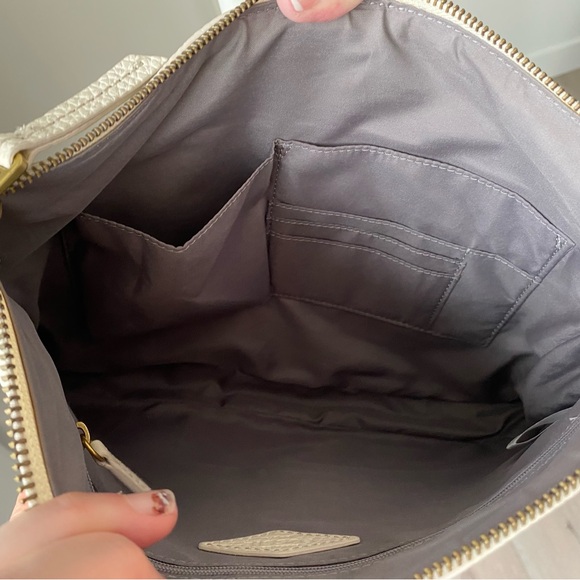 Like New! Fossil White Crossbody Bag - Picture 8 of 16